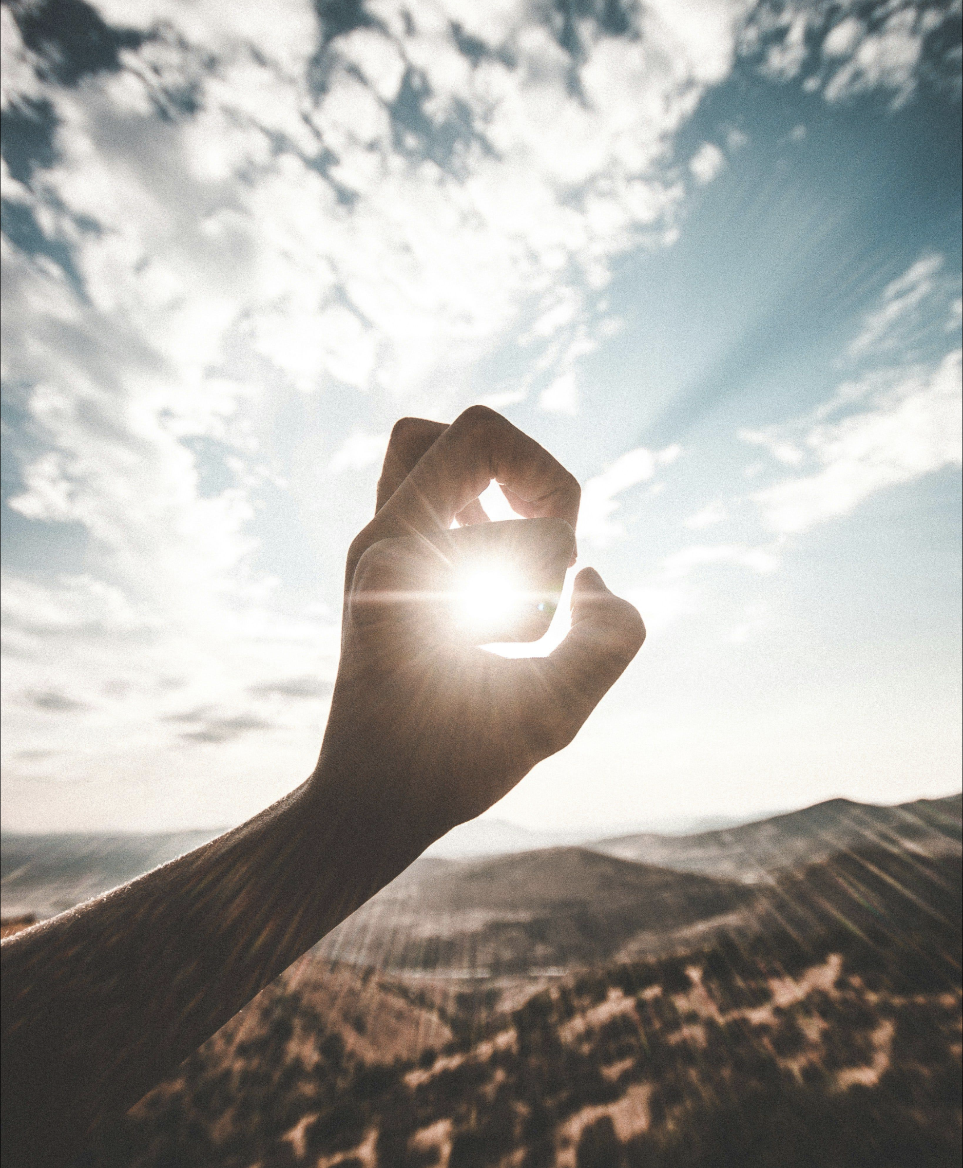Sun, wind and horizon